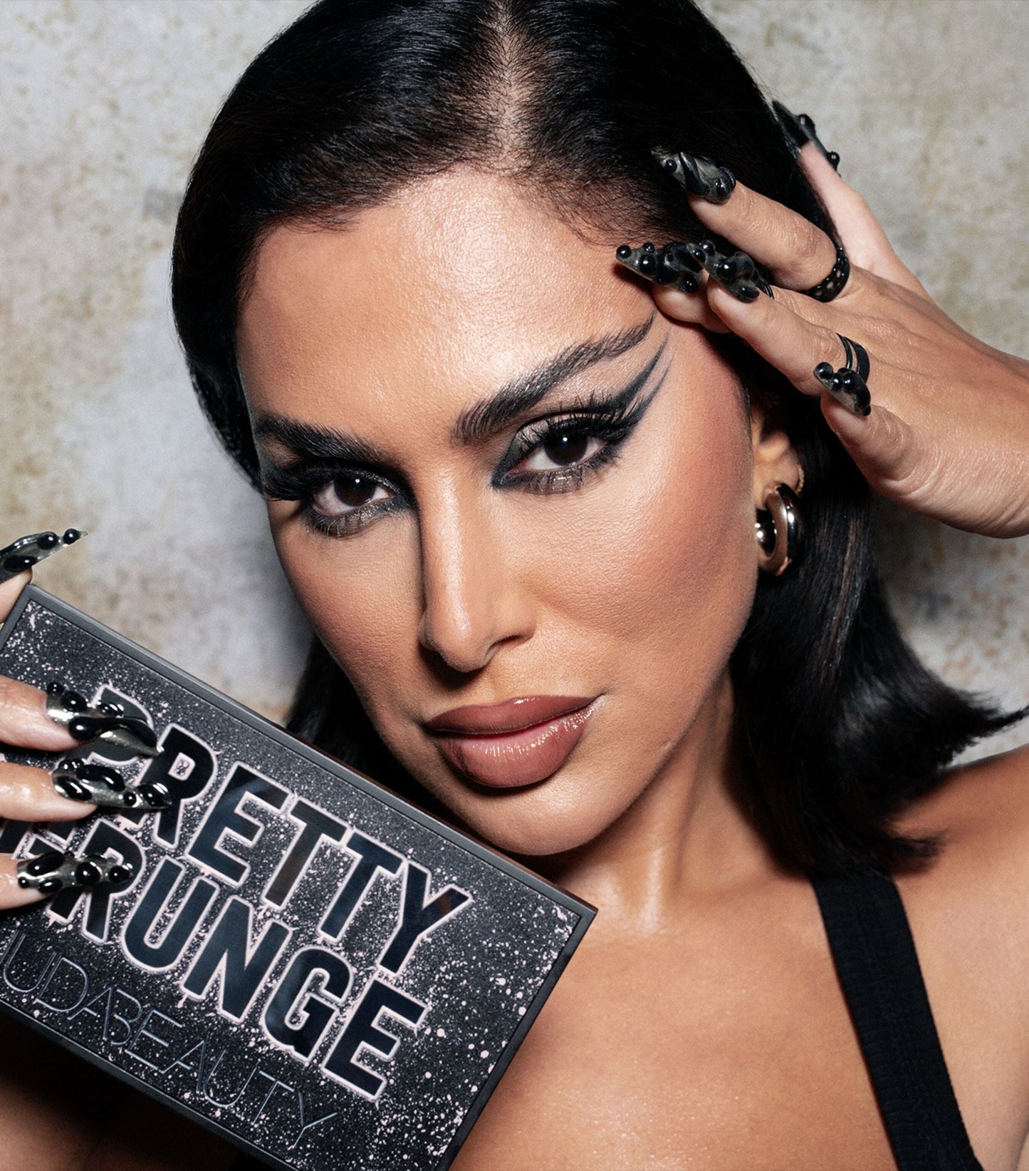 HUDA BEAUTY PRETTY GRUNGE PALETA